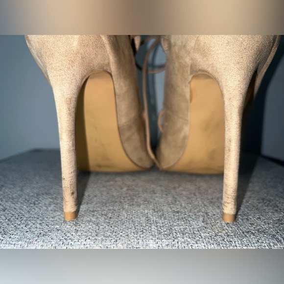 Nude Charlotte Russe size 7 pointy stilettos - Picture 4 of 7